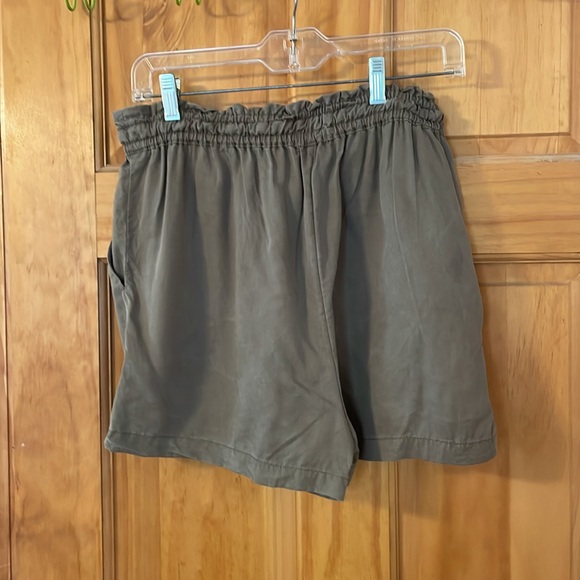 Japna Green Shorts - Picture 2 of 5
